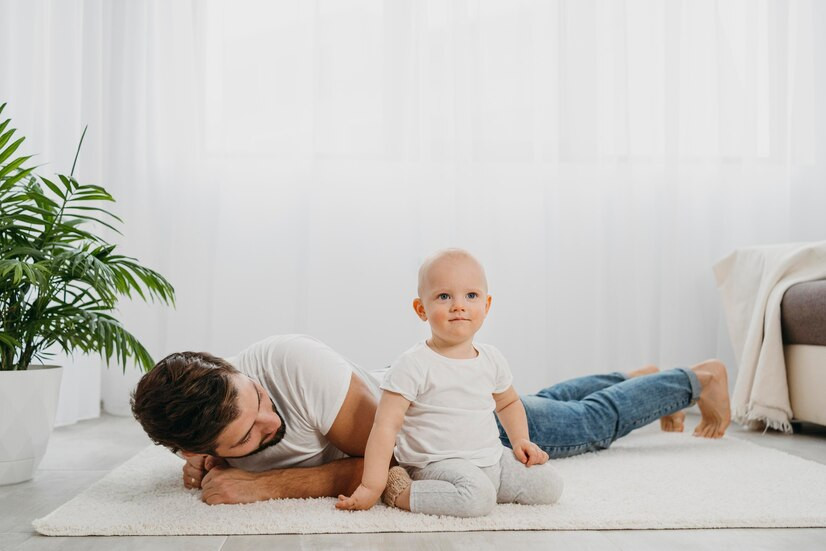 Ketahui Risiko Duduk Posisi W bagi Bayi