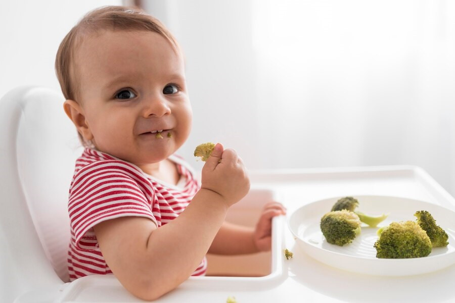 Kapan Bayi Boleh Mulai Makan Finger Food?