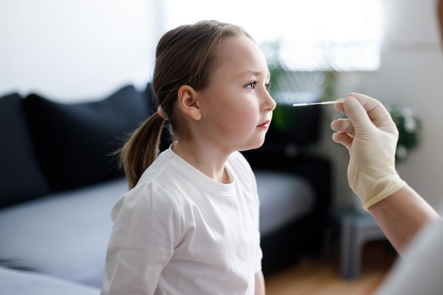 Tips Mempersiapkan Anak untuk Swab Test Pemeriksaan Covid-19